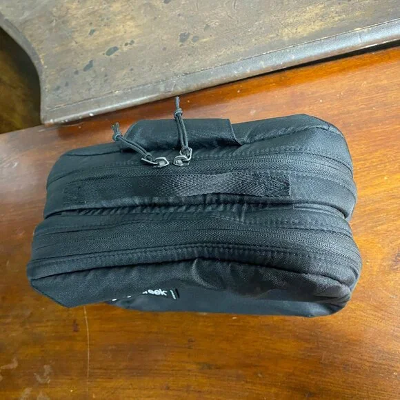 Eagle Creek Pack-It® Trifold Toiletry Kit - Picture 8 of 12